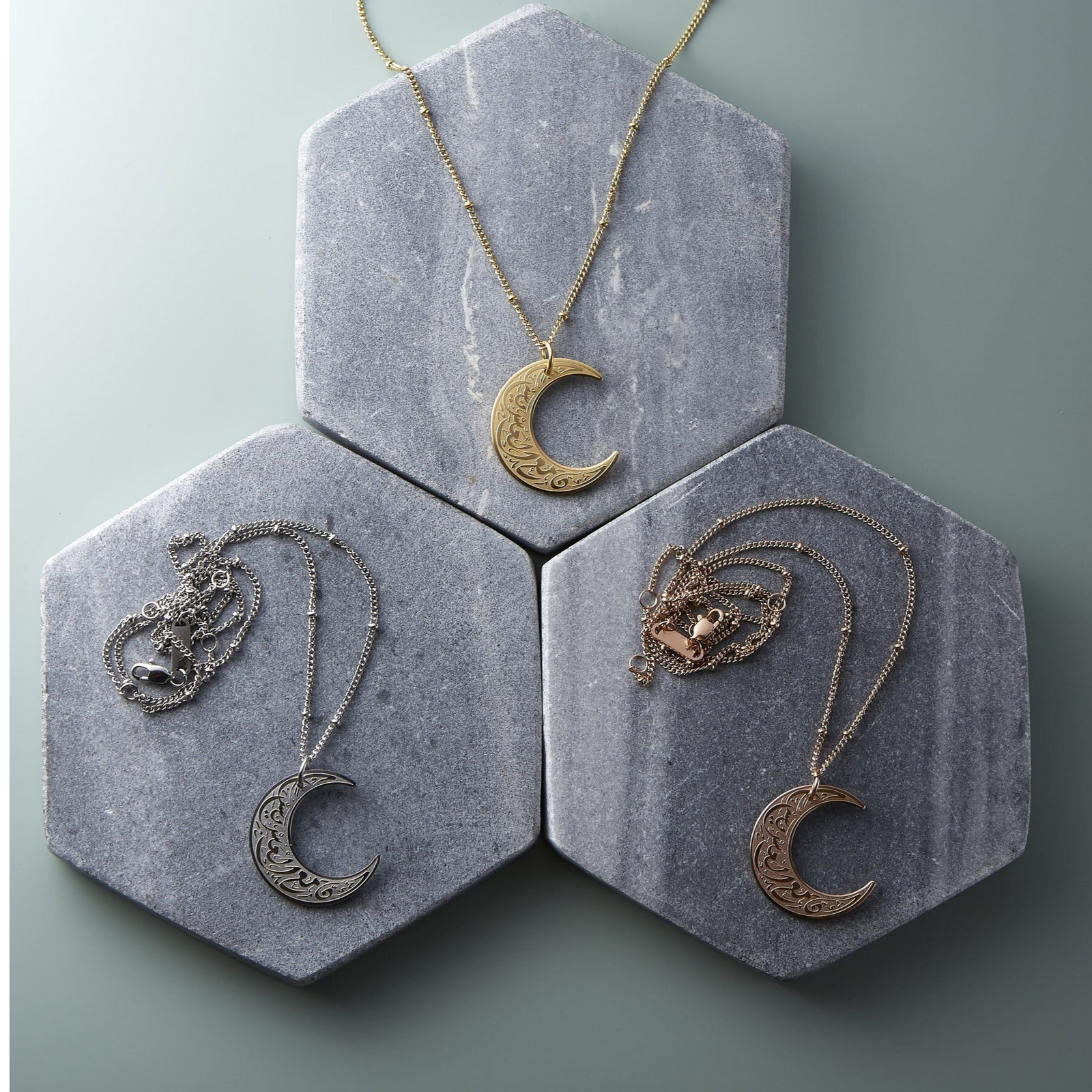 Collier Vintage Or Avec Motif Croissant En Relief - Bijou Fantaisie, Très Bon état, Femme