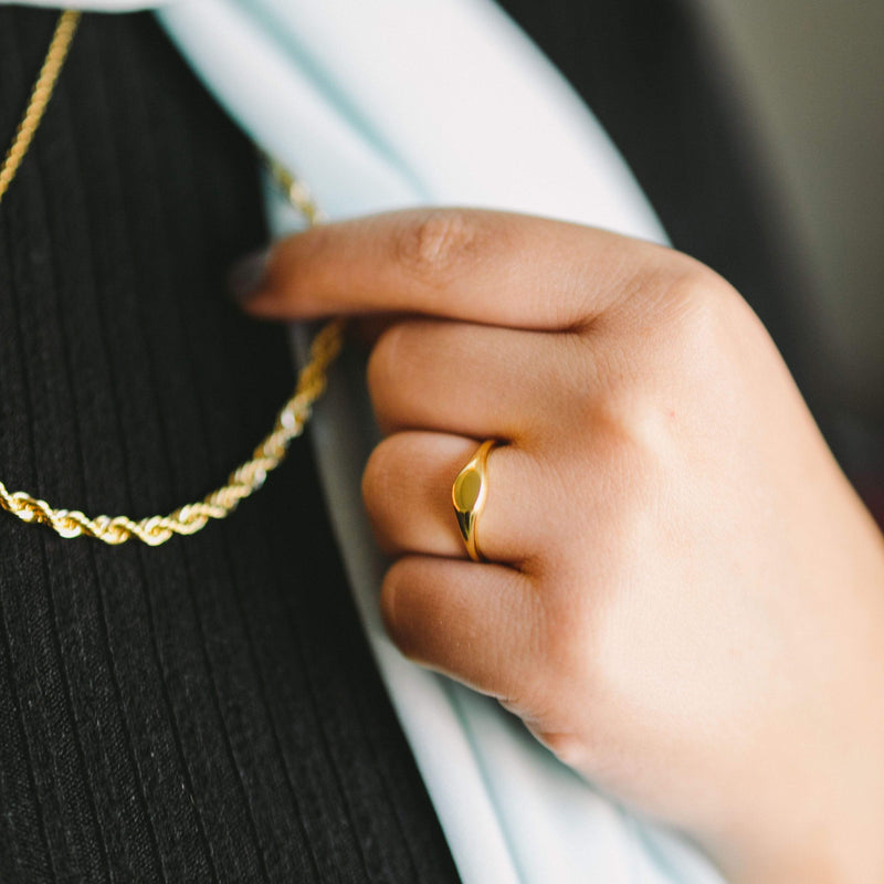 Essential Signet Ring